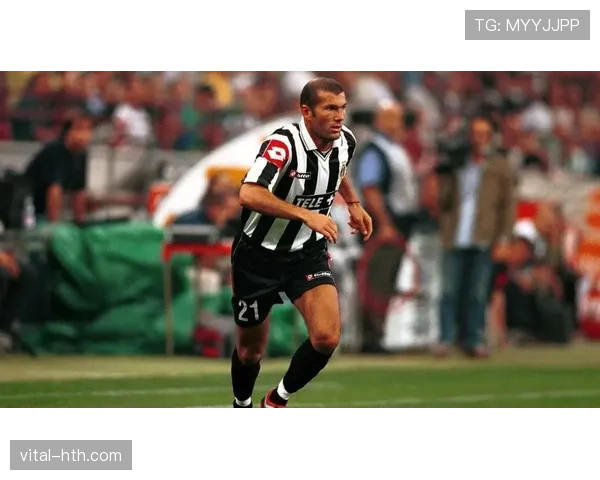 齐达内凭借出色对抗能力荣登赛场焦点 齐达内凭借出色对抗能力荣登赛场焦点