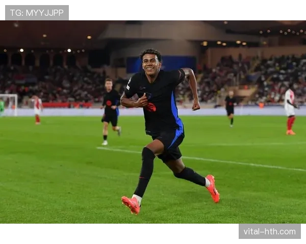 费耶诺德青训新星闪耀赛场，引欧洲媒体聚焦