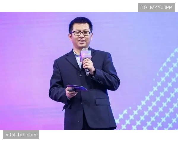 里奥阿维战术革新显成效:智慧布局与团队协作助力新赛季表现稳步提升 里奥阿维战术革新显成效:智慧布局与团队协作助力新赛季表现稳步提升