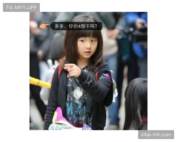 谢杏芳拎着菜篮在小区转悠，那只名牌包把我瞬间拉回现实——我和她差了一个首付的距离